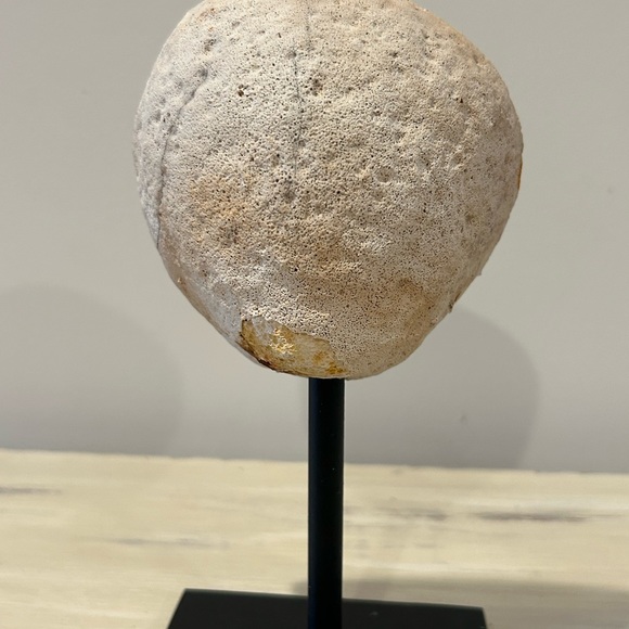 Crystal stone accent on stand - Picture 2 of 2